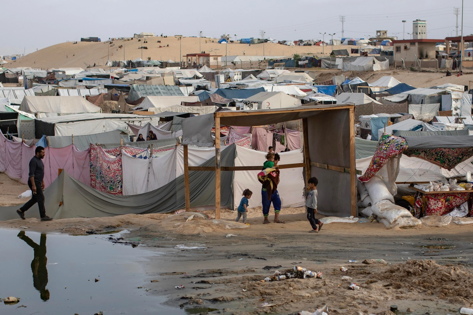 Un campo profughi temporaneo a Rafah