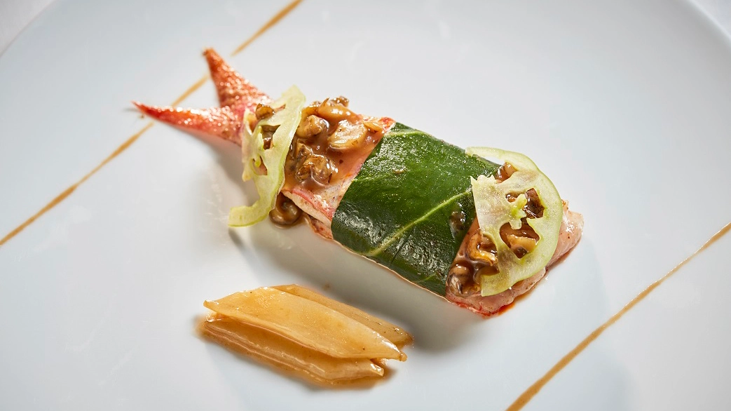 FOTO ricetta 2 - Triglia avvolta in foglie di bieta, salsa alla granceola e lumachine di mare III