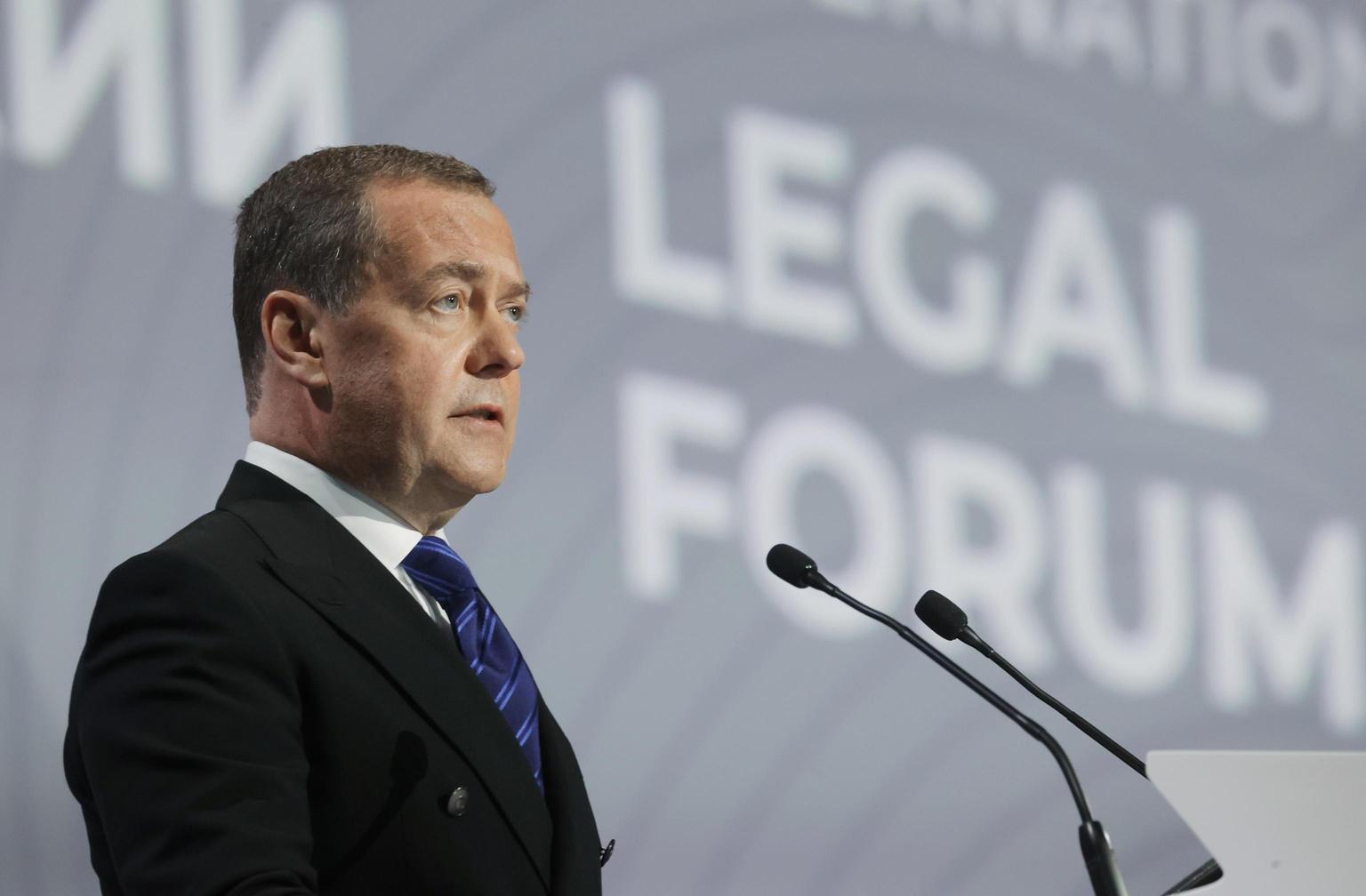 Medvedev, Medvedev,