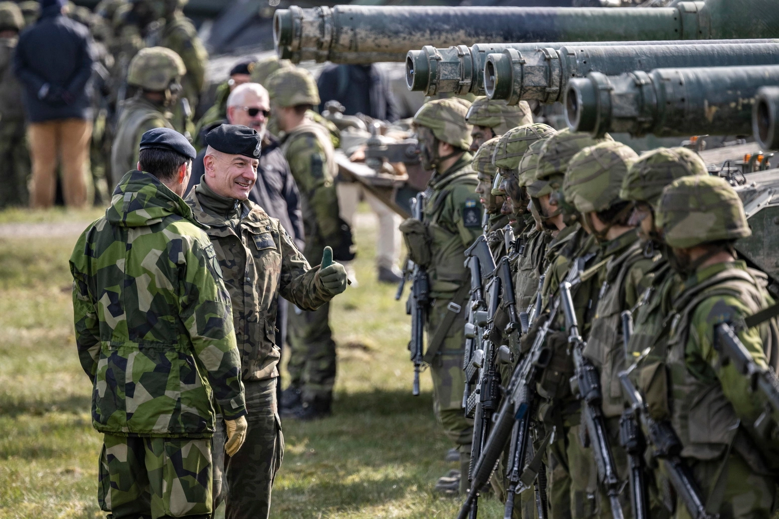 Forze militari svedesi a un esercitazione Nato