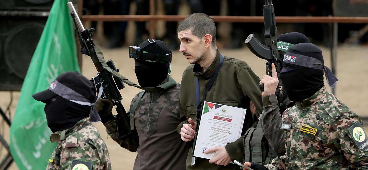 Hamas dice sì alla tregua a Gaza: "I miliziani non sono indeboliti" Hamas dice sì alla tregua a Gaza: "I miliziani non sono indeboliti"