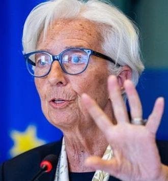 La Bce cambia strategia per difendere l’euro La Bce cambia strategia per difendere l’euro