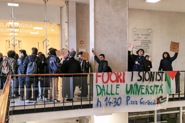 Protesta all’università di Napoli, annullato il dibattito con Molinari. Mattarella: “Bandire l’intolleranza dagli atenei”