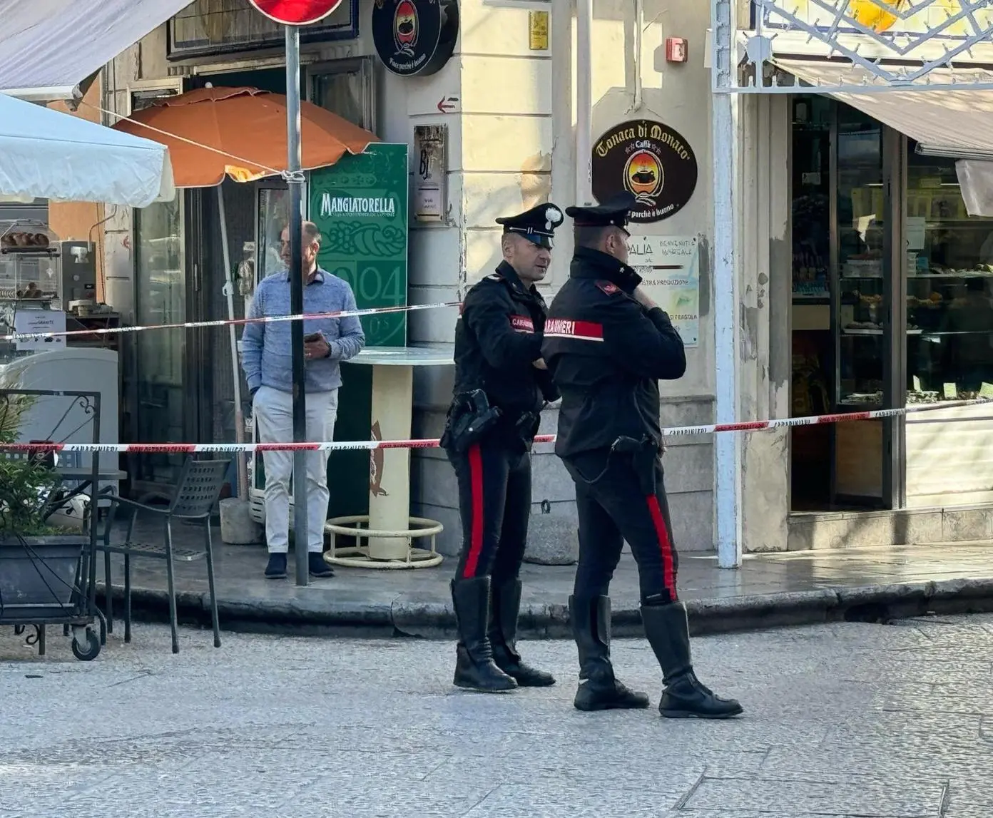 Lite per una guida spericolata. Rissa e spari: uccisi tre ragazzi