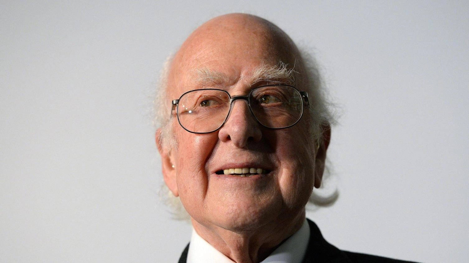 Addio a Peter Higgs, si aggiudicò il Nobel con il suo  bosone