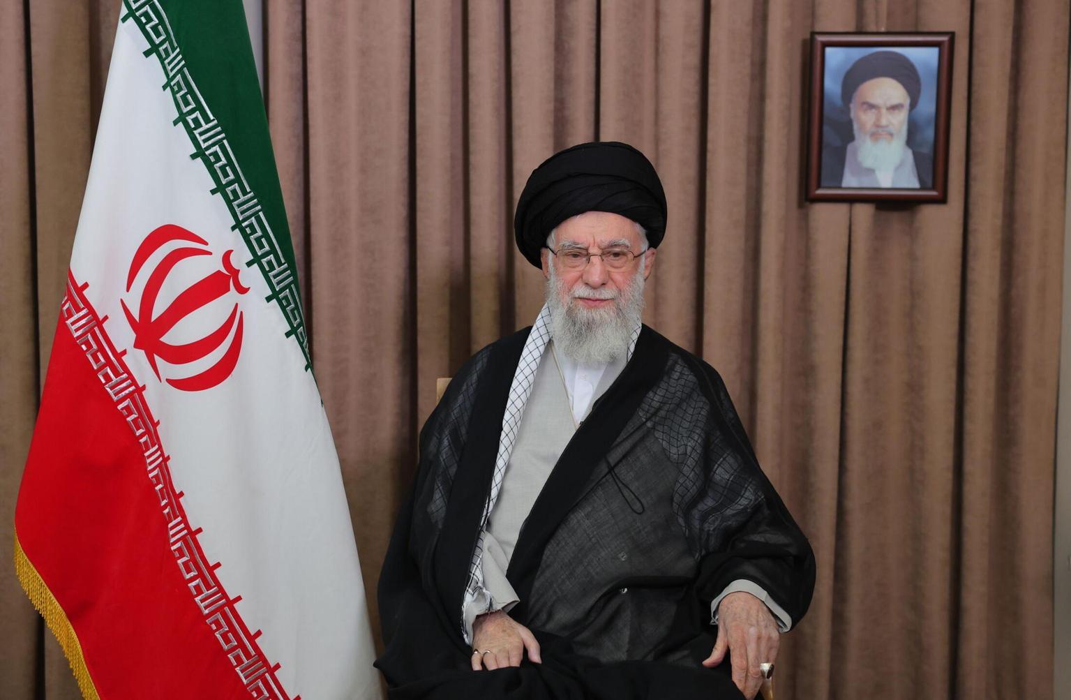 Iran, Khamenei: "Resisteremo a qualsiasi guerra o pace imposta" Iran, Khamenei: "Resisteremo a qualsiasi guerra o pace imposta"
