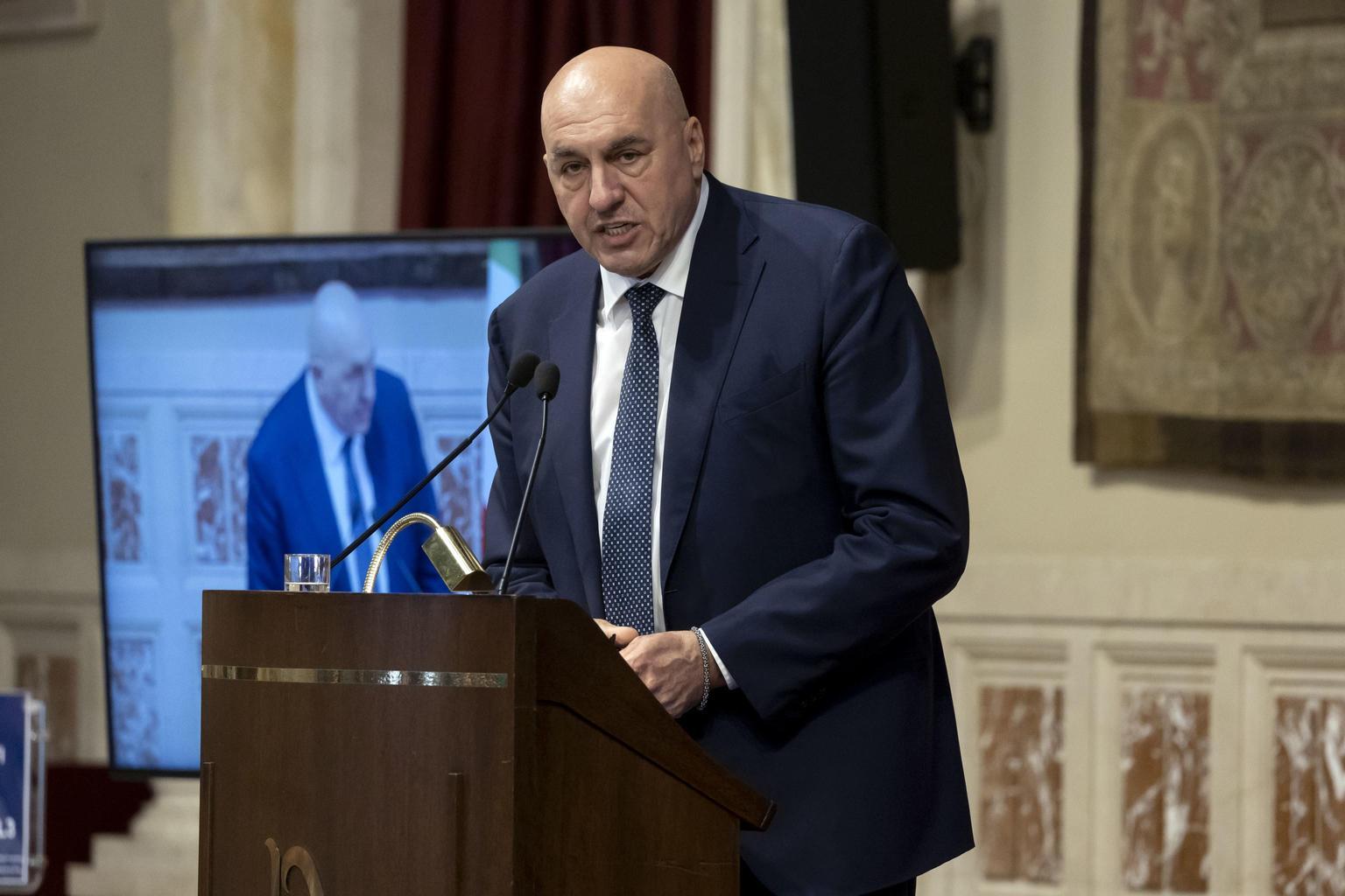 Sondaggio, quasi un italiano su due pronto ad arruolarsi Sondaggio, quasi un italiano su due pronto ad arruolarsi