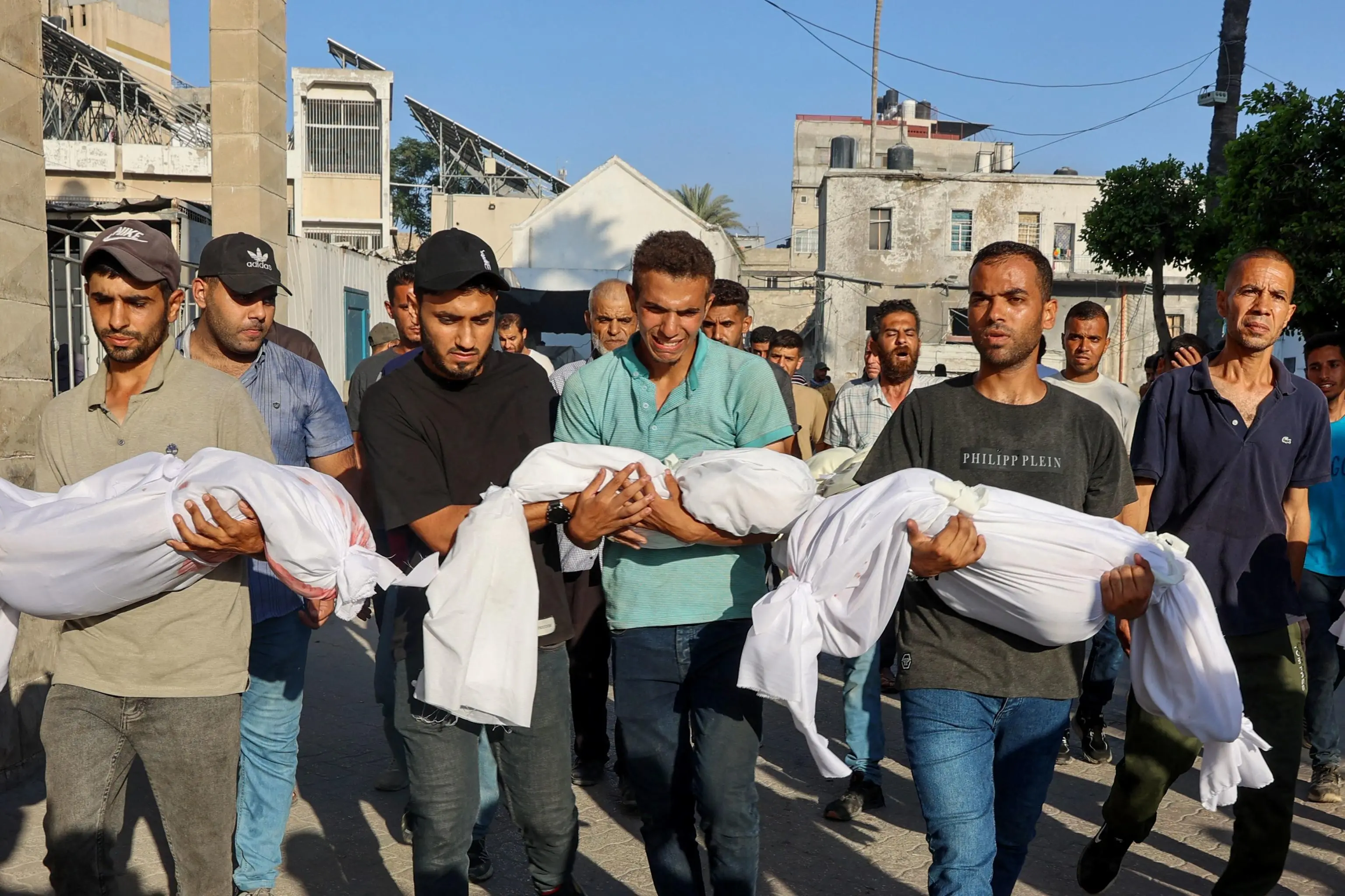 Gaza, tregua (e vite) in bilico. Colpita una scuola-rifugio