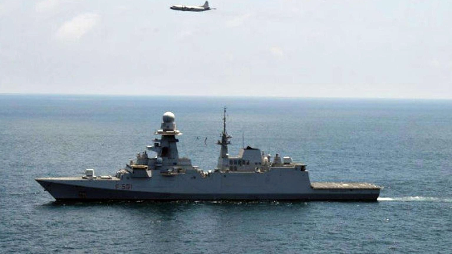 La fregata italiana Virgilio Fasan abbatte un drone nel Mar Rosso