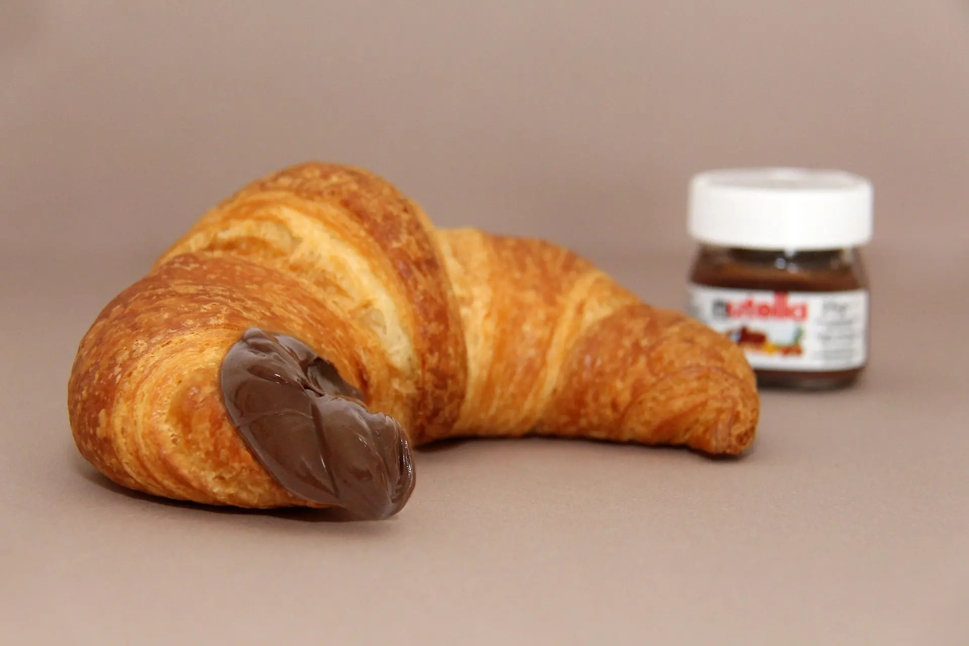 Nutella Croissant, arriva la brioche col cuore di crema alla nocciola