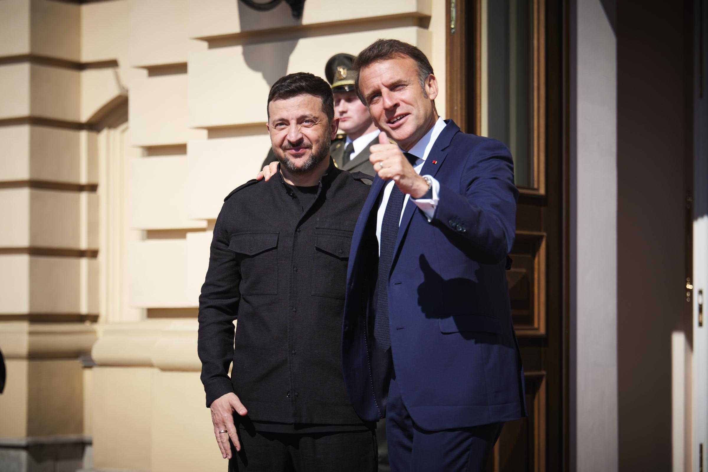ucraina ue approva nuovo pacchetto di sanzioni contro mosca macron armi nucleari francesi nei paesi alleati a tre condizioni da Quotidiano.net ucraina ue approva nuovo pacchetto di sanzioni contro mosca macron armi nucleari francesi nei paesi alleati a tre condizioni