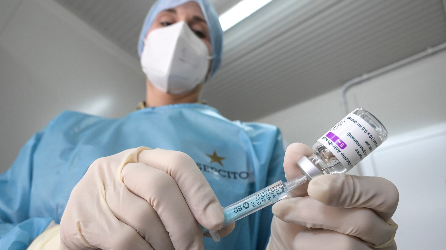 L’azienda farmaceutica anglo-svedese ha ritirato dal commercio il vaccino Vaxzevria