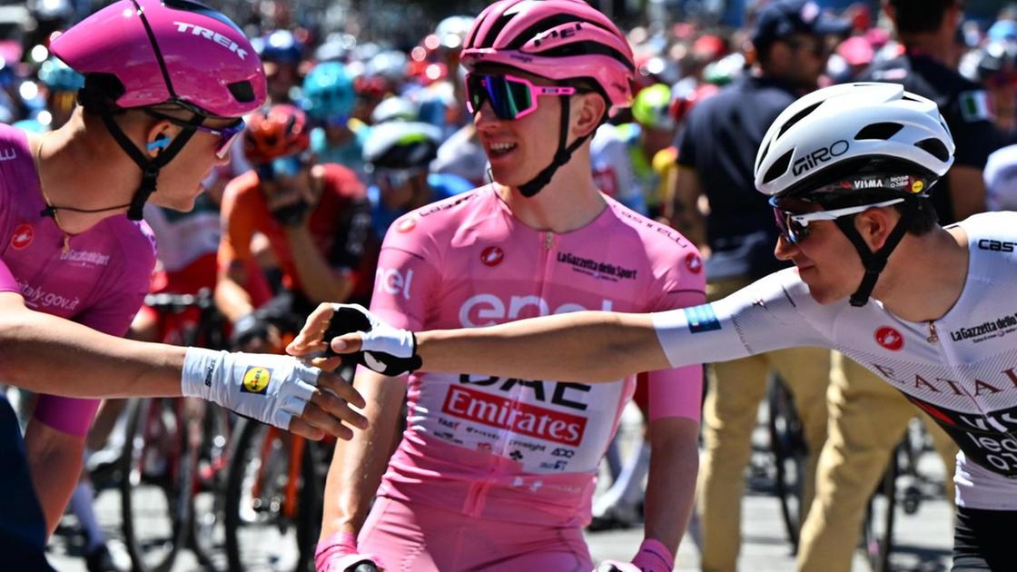 Giro: quinta tappa, Pogacar resta in maglia rosa