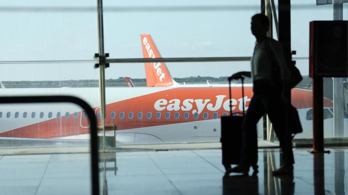 easyJet perde ancora 350 milioni di sterline, crescita in estate