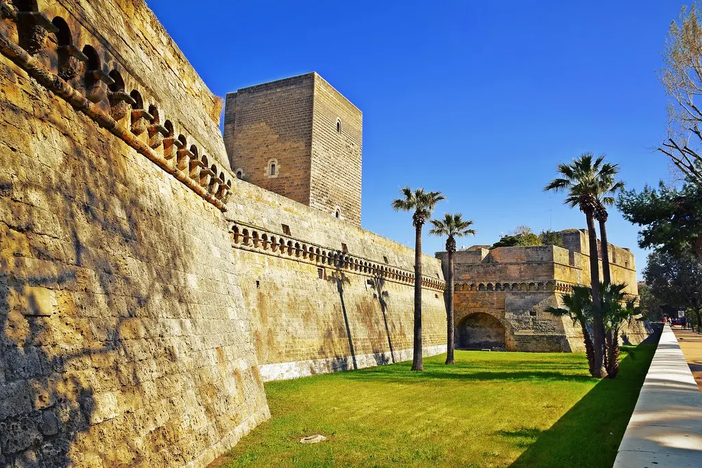 I castelli federiciani della Puglia, un tuffo nel Medioevo