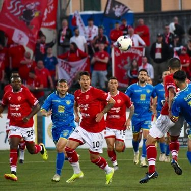 Carrarese-Perugia 1-2: gli apuani perdono di misura, ma passano ai quarti di finale dei play off