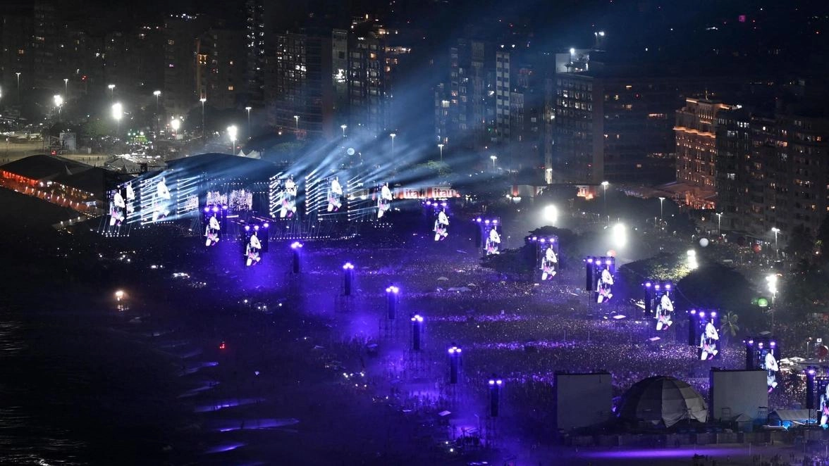 Oltre un milione e mezzo di fan a Copacabana. Madonna show per i primi 40 anni di carriera