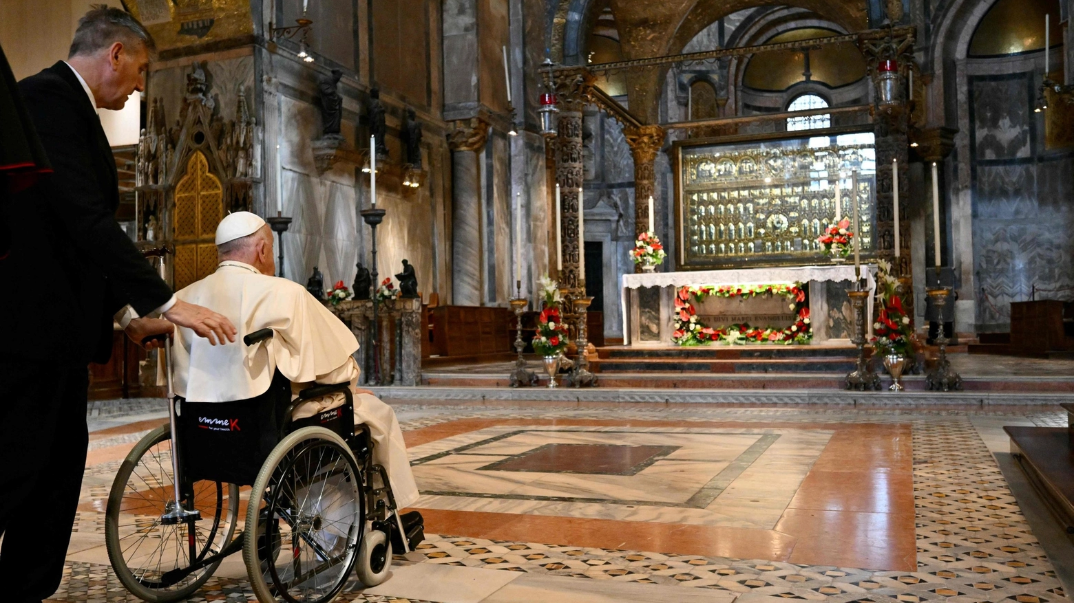 Il Papa in visita privata sulla tomba di San Marco