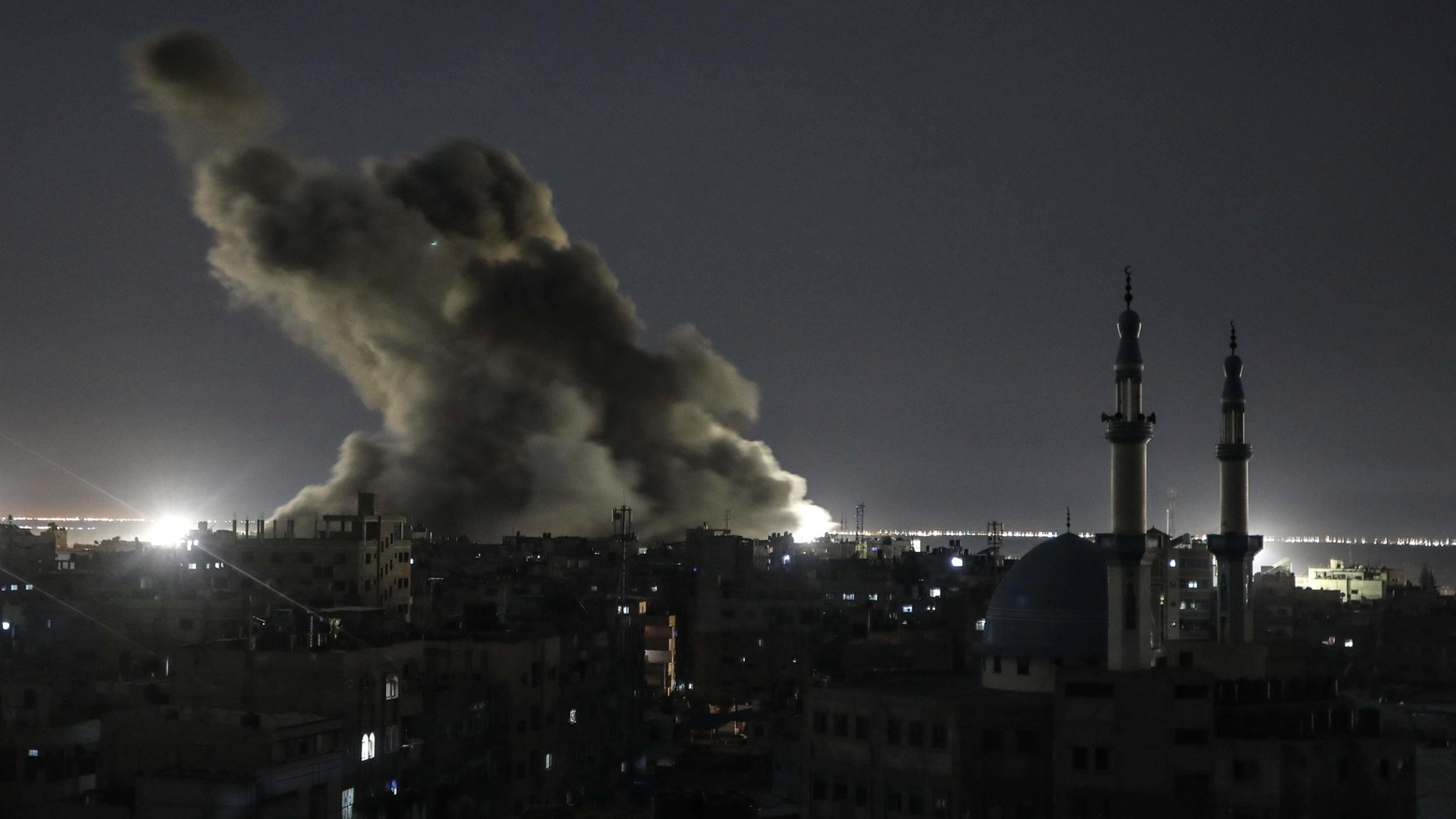Notte di combattimenti nella Striscia di Gaza