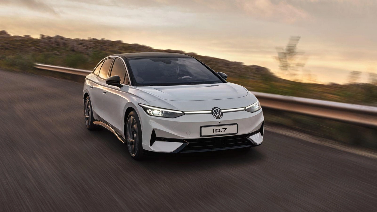 Silhouette da berlina fastback, tecnologie avanzate, propulsione elettrica e oltre 600 km con un pieno di energia. Volkswagen ID.7 si...