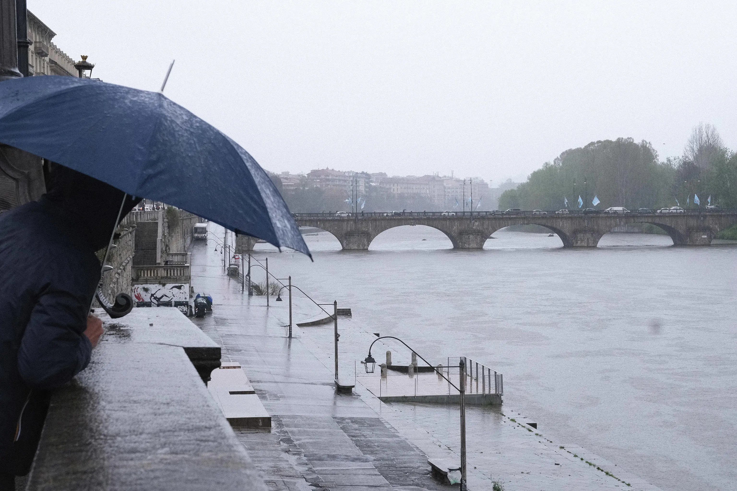 Allerta rossa in Piemonte: rischio alluvioni, fiumi già gonfi. Le previsioni meteo