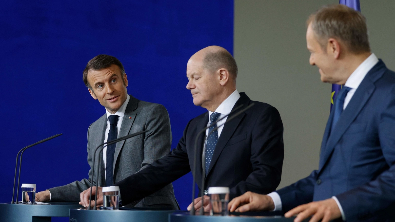 Emmanuel Macron, Olaf Scholz e Donald Tusk (Ansa)