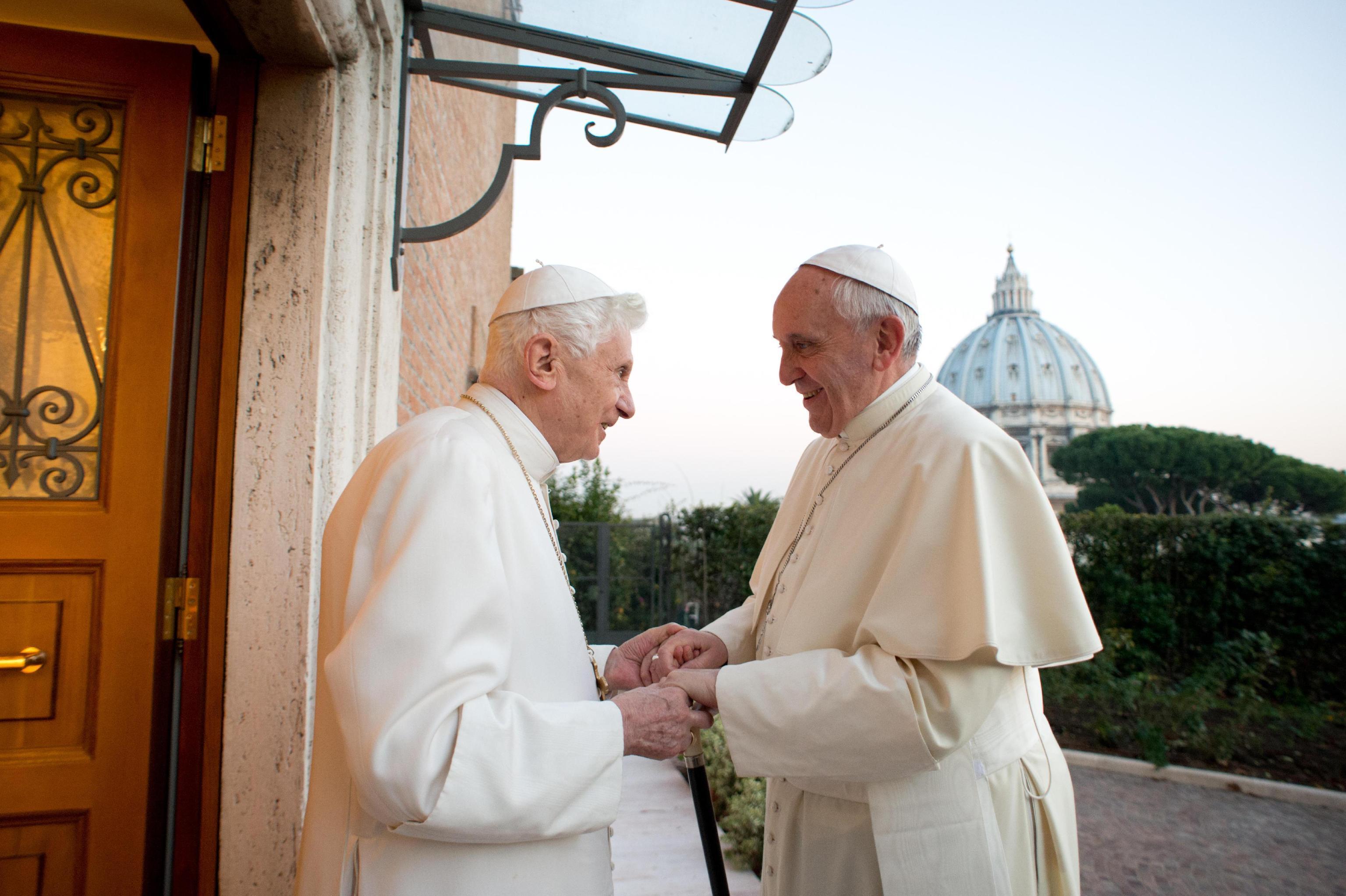 Progressisti e conservatori: un secolo, otto pontefici. Così è cambiata la Chiesa Progressisti e conservatori: un secolo, otto pontefici. Così è cambiata la Chiesa