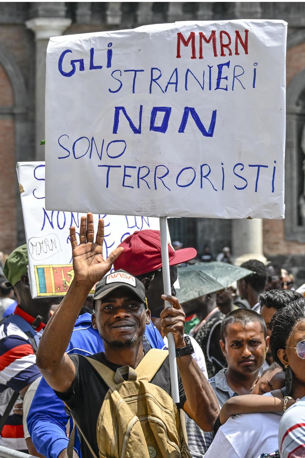 Istat, record di espatri e di immigrazione straniera Istat, record di espatri e di immigrazione straniera
