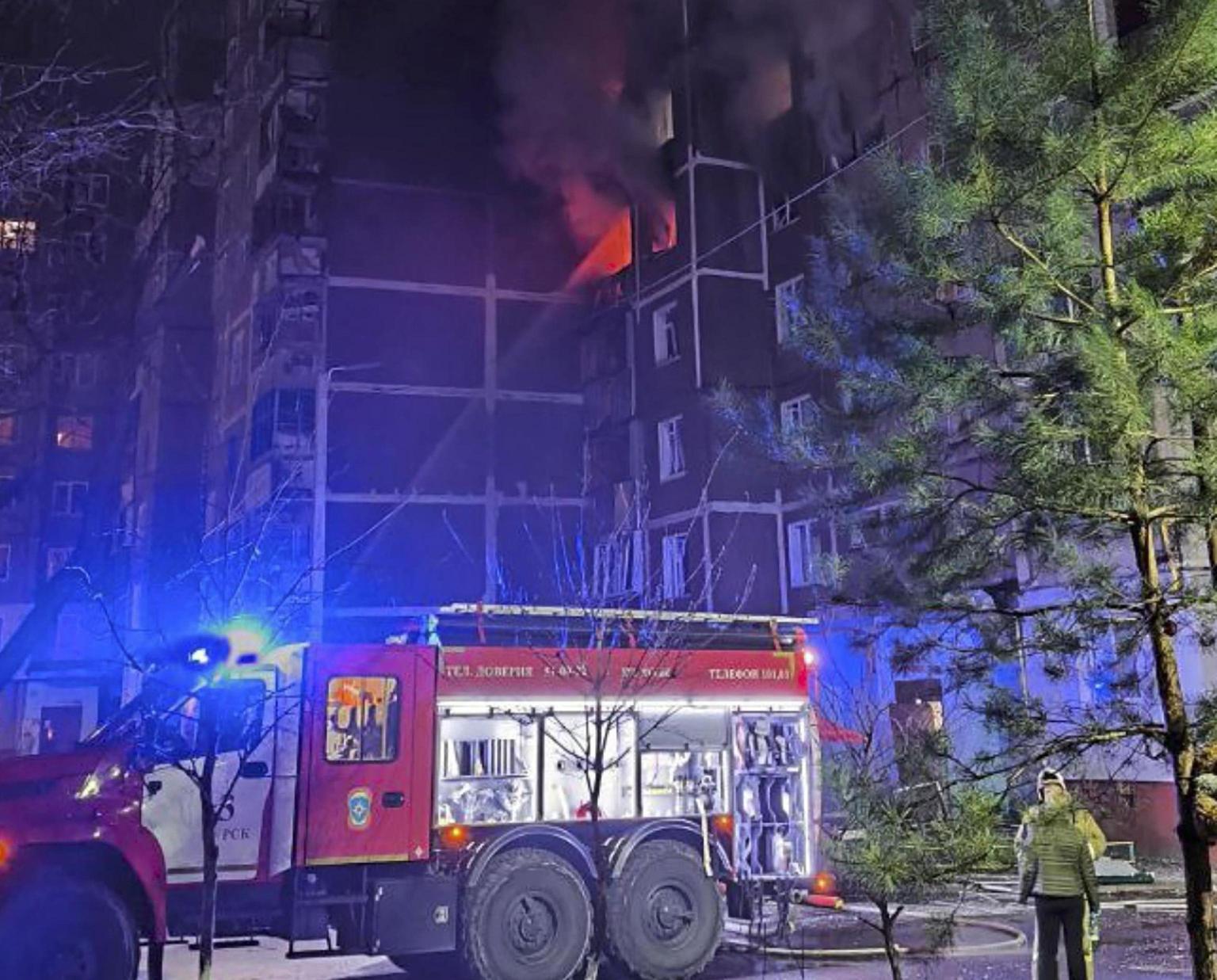Attacco di droni ucraini nella regione di Kursk: dieci feriti e incendi in edifici residenziali Attacco di droni ucraini nella regione di Kursk: dieci feriti e incendi in edifici residenziali