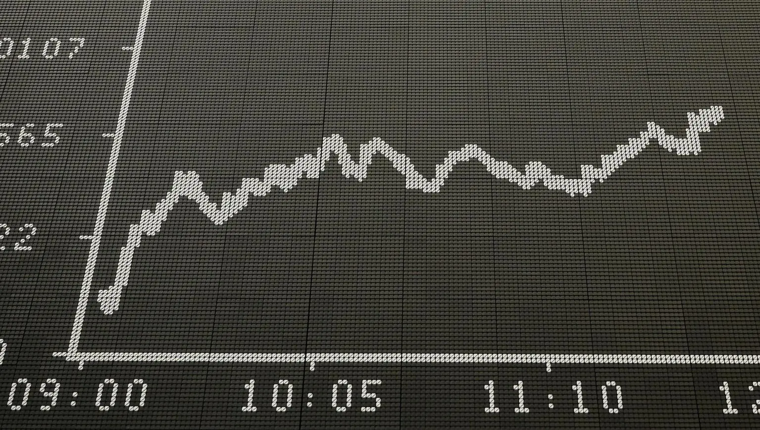 Borse europee in calo, contrastati gli indici Usa: impatto dei tassi Eurozona e crescita incerta