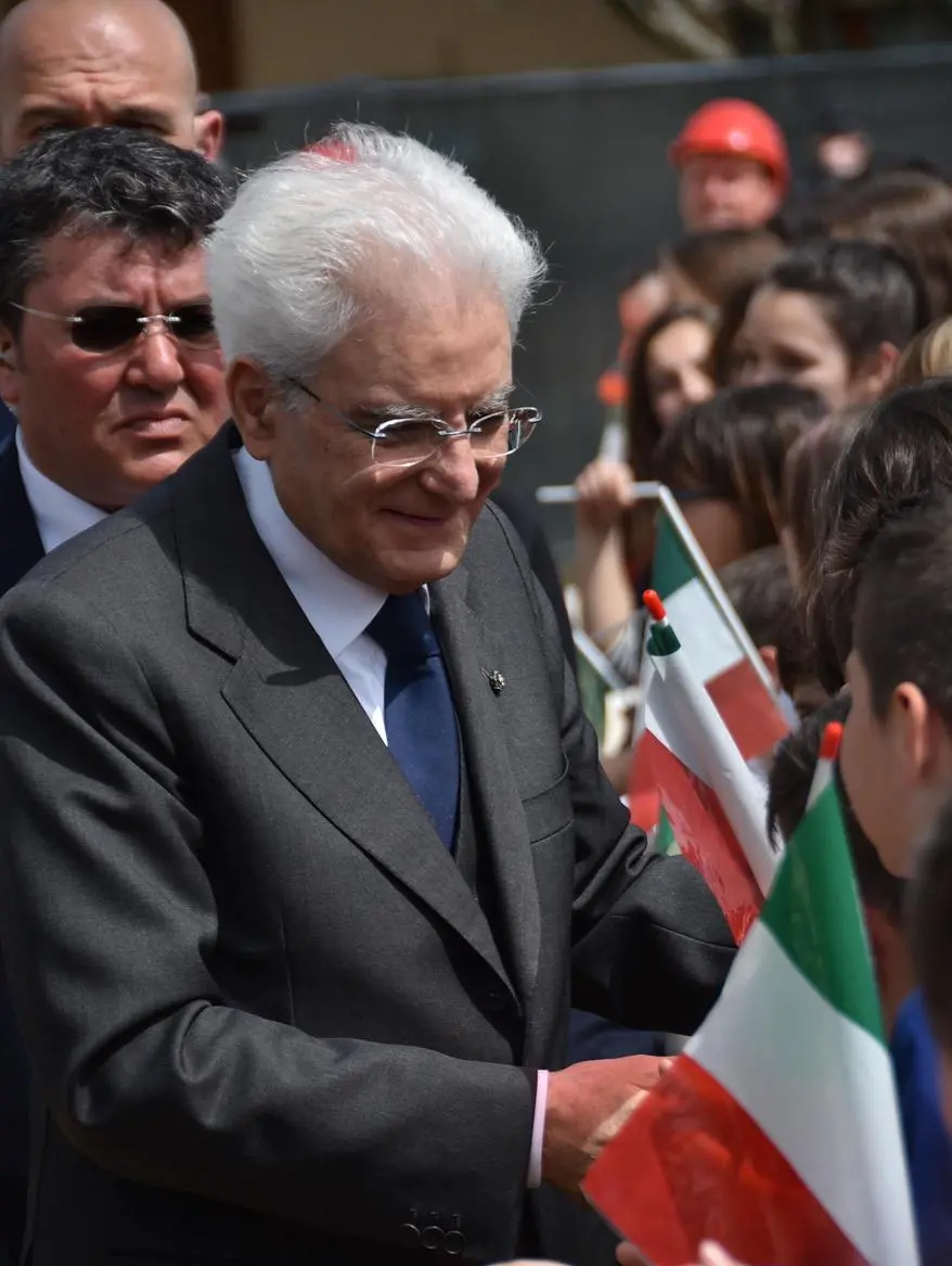 Mattarella, una notte tranquilla. Oggi sarà dimesso dall’ospedale