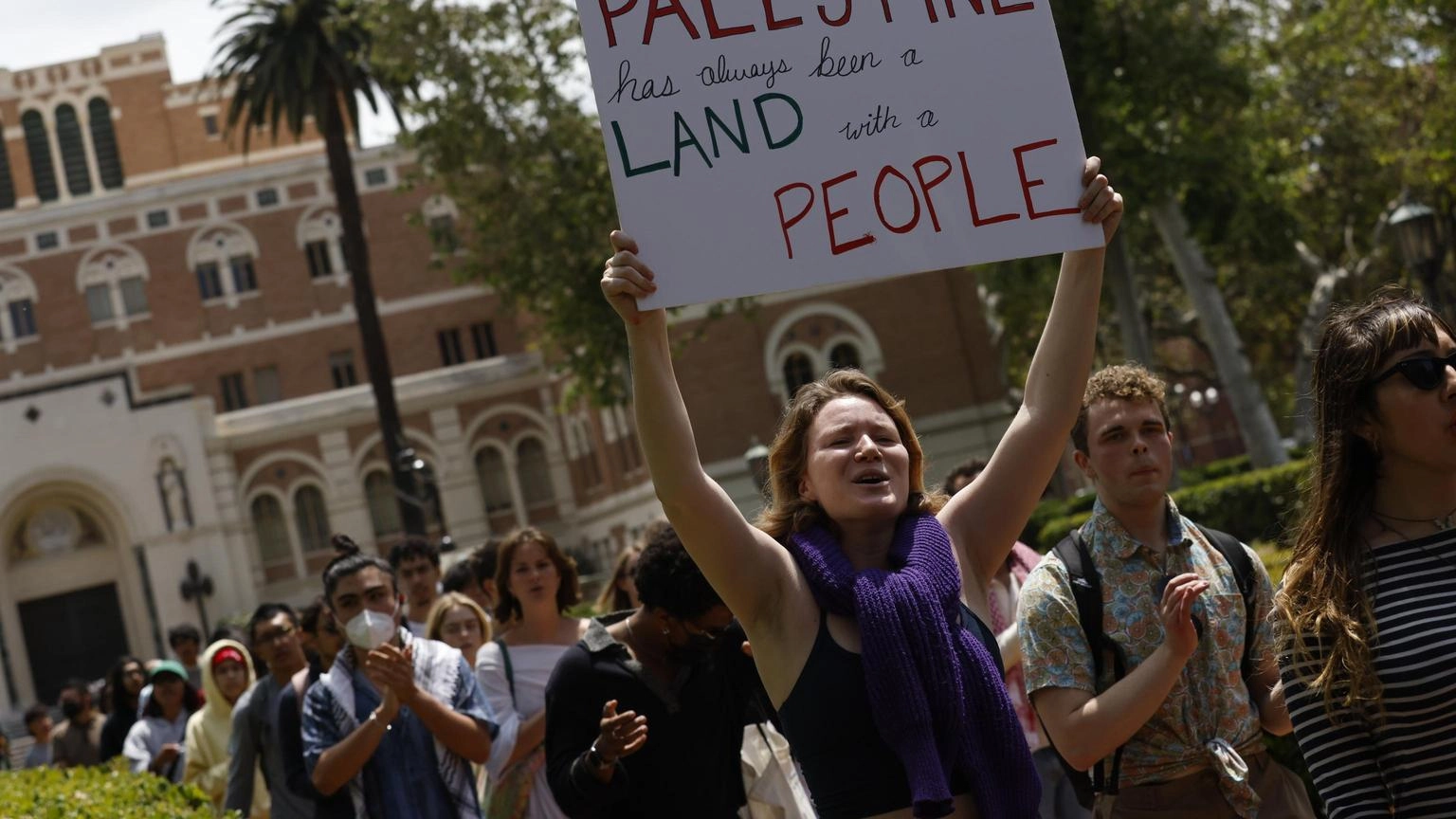 Proteste per Gaza, ad Atlanta polizia usa gas lacrimogeni