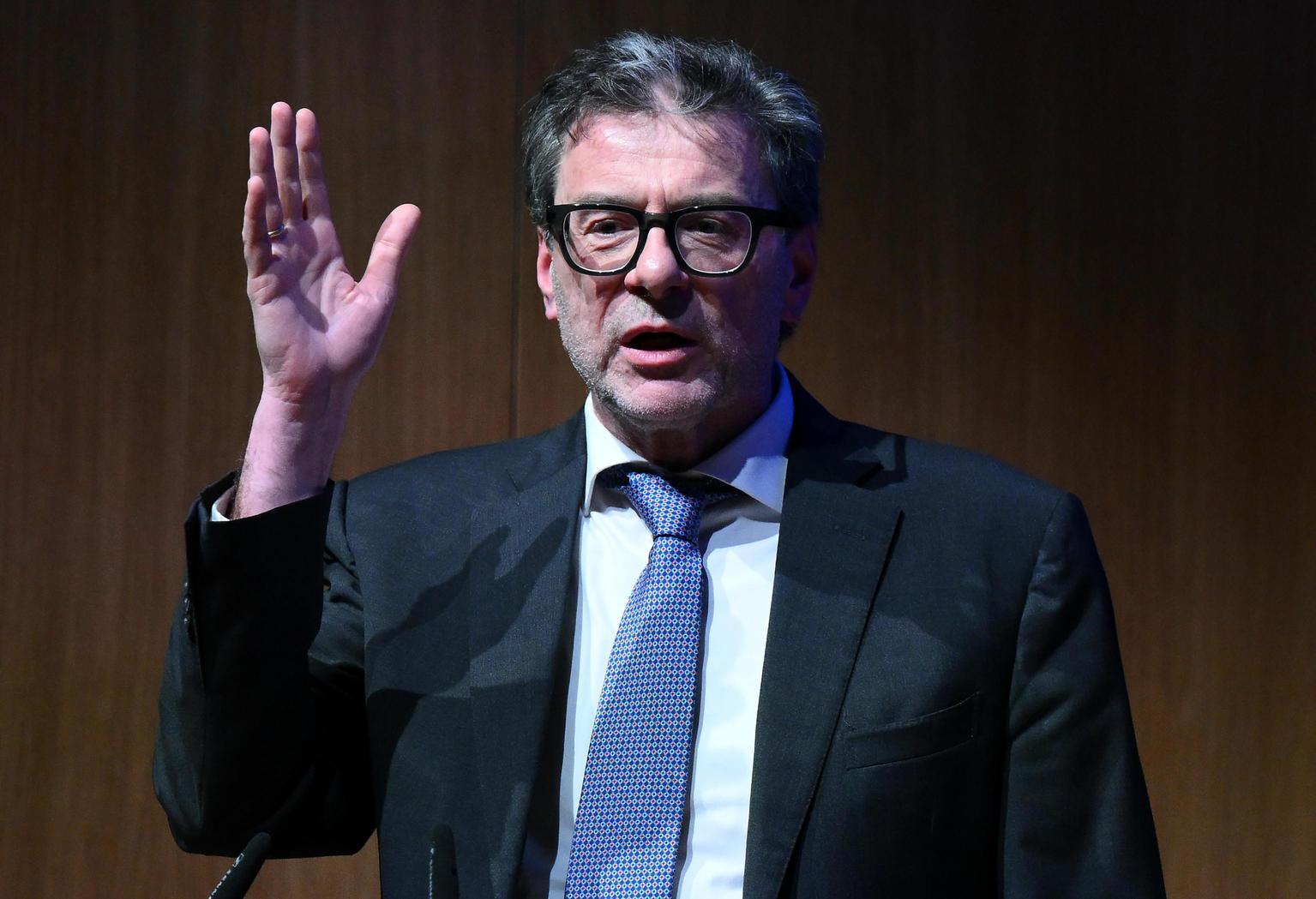 giancarlo giorgetti nuove normative per combattere il riciclaggio con cripto