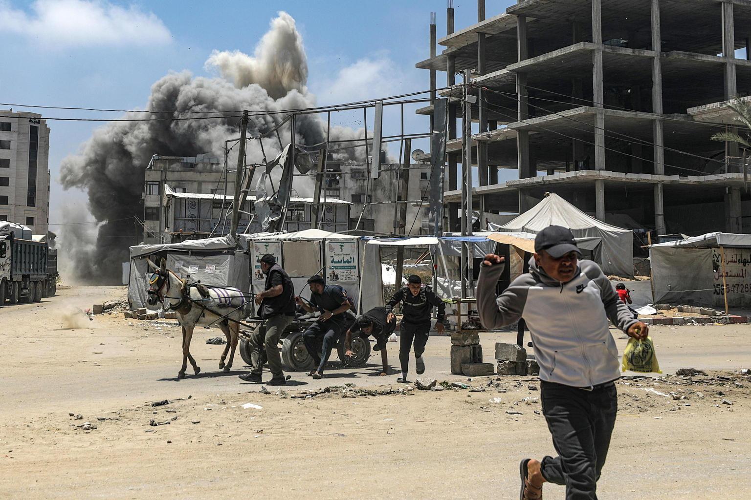 raid aerei israeliani sulla striscia di gaza uccisa un intera famiglia da Quotidiano.net raid aerei israeliani sulla striscia di gaza uccisa un intera famiglia