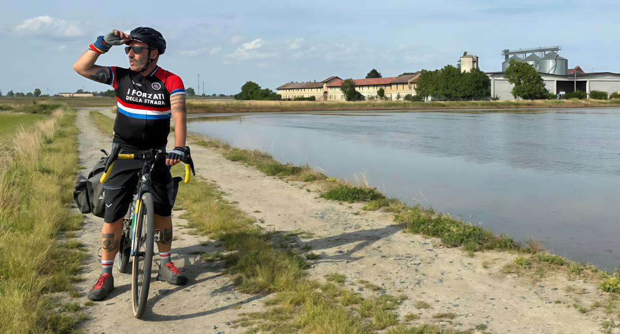 "In bici sulle tracce di Vicky". Enrico Brizzi racconta Tondelli "In bici sulle tracce di Vicky". Enrico Brizzi racconta Tondelli
