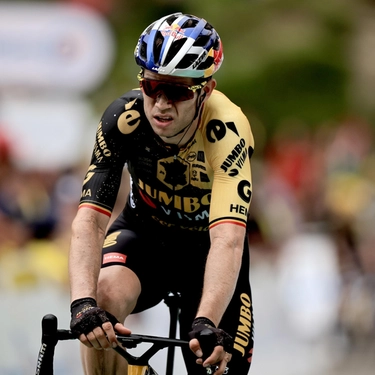 Giro d'Italia 2024, peggiorano le condizioni di Van Aert: forfait sempre più probabile