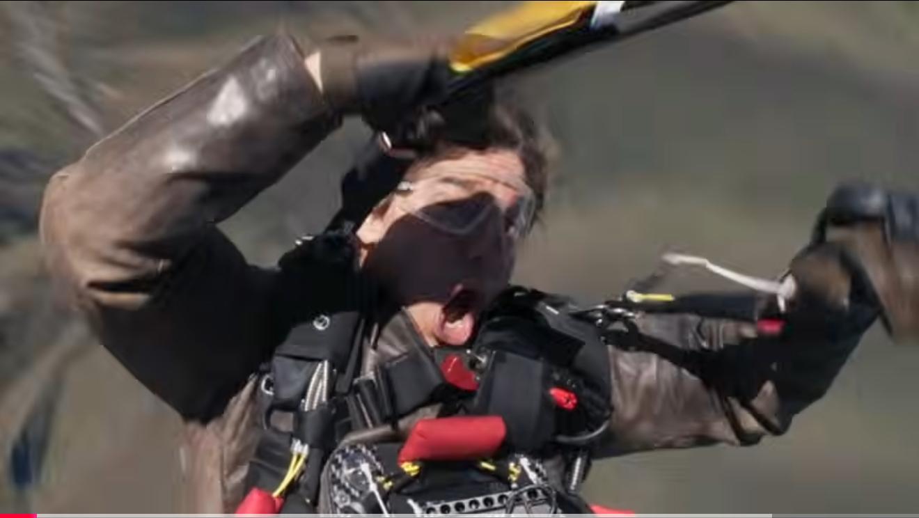 tom cruise da record 16 lanci col paracadute a 62 anni