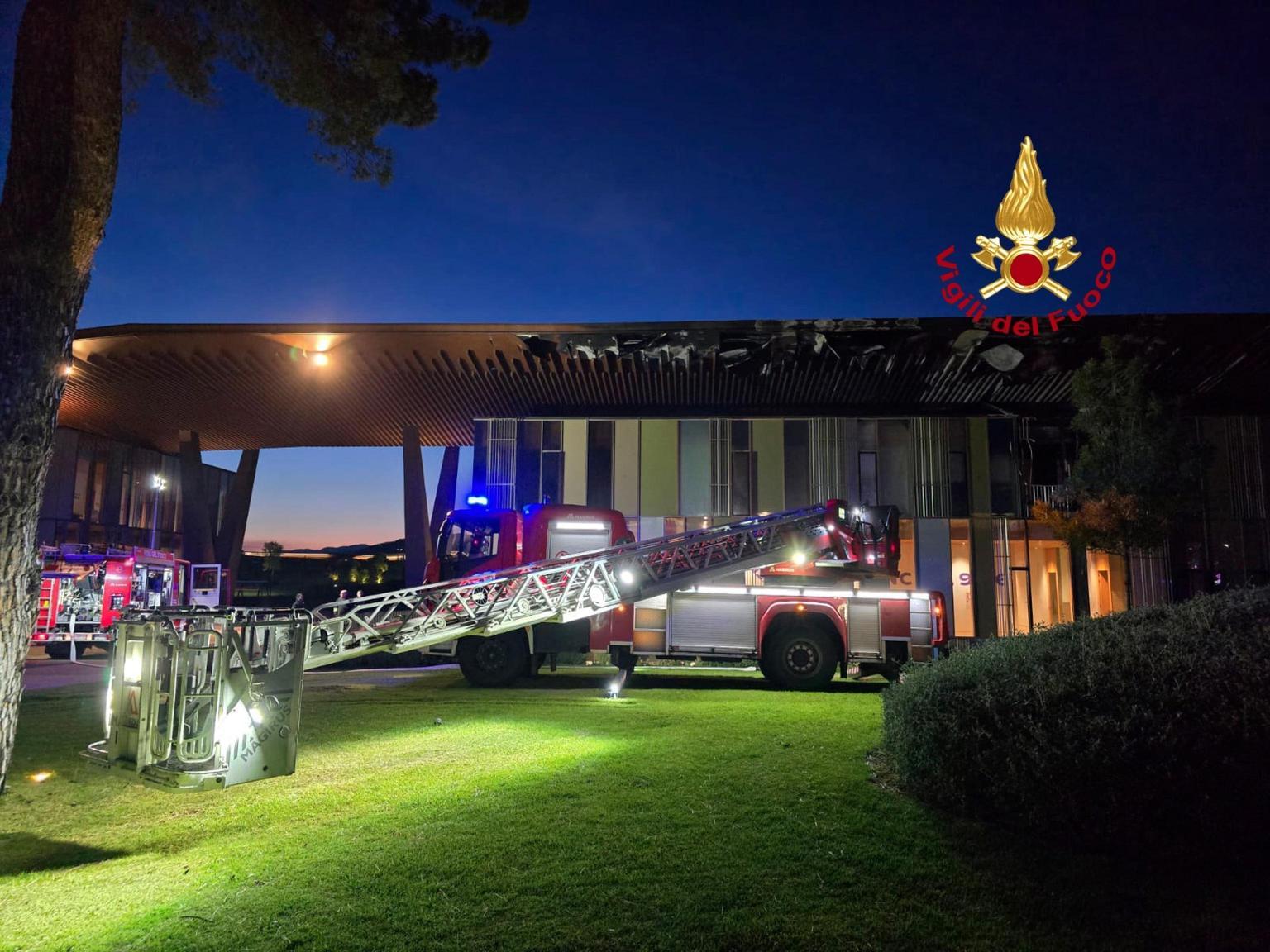 Incendio al Viola Park di Bagno a Ripoli: evacuati giovani calciatori della Fiorentina Incendio al Viola Park di Bagno a Ripoli: evacuati giovani calciatori della Fiorentina