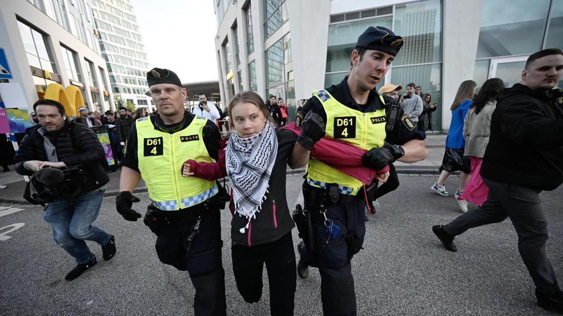 Eurovision, la polizia allontana la protesta pro Gaza dall