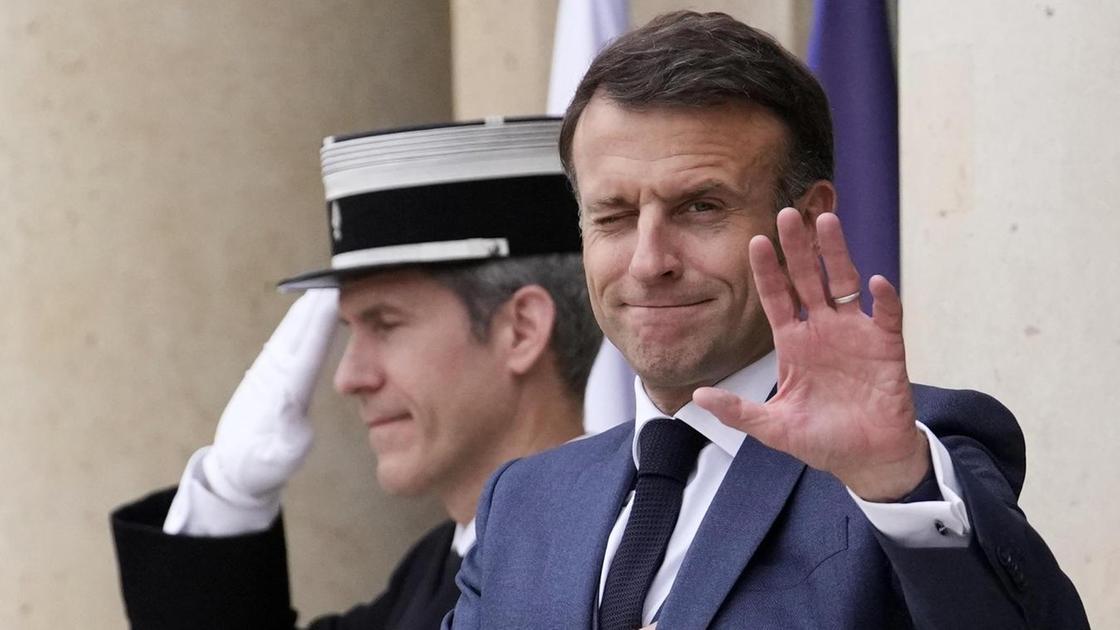 Macron sfida ancora lo zar: "Se Mosca sfonda a Est l’invio di truppe di terra non deve essere escluso"