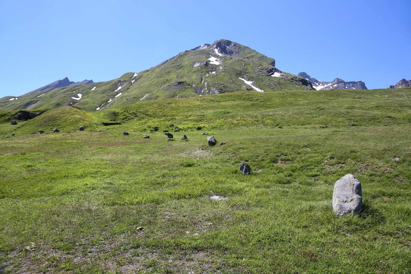 Cromlech Piccolo San Bernardo; Valle d'Aosta (foto Enrico Romanzi)