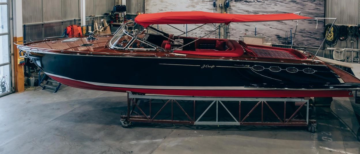 J Craft Boats AB, il principale costruttore europeo di imbarcazioni di lusso, annuncia la consegna di Aquila III, il primo...