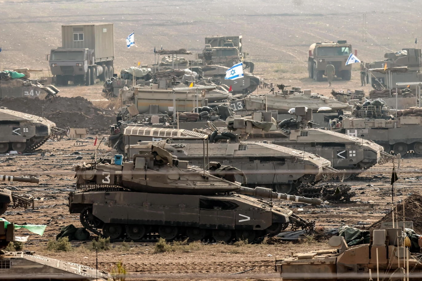 Tank israeliani pronti ad entrare in azione