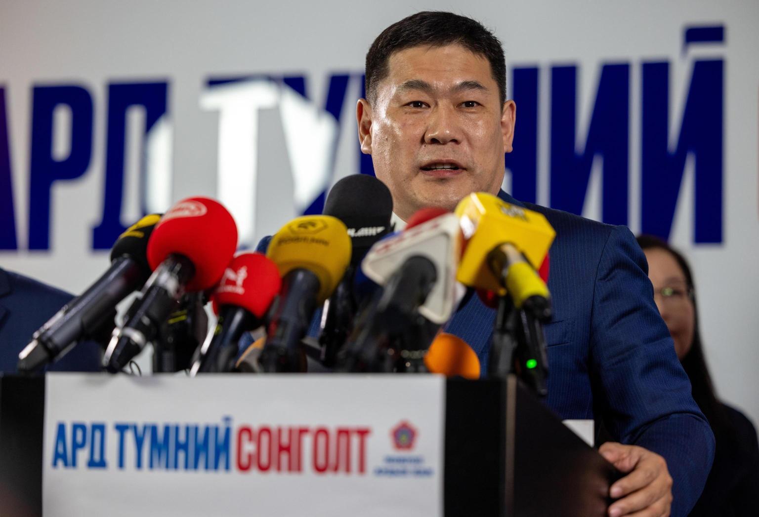 Mongolia: il primo ministro Oyun Erdene si dimette dopo mozione di sfiducia Mongolia: il primo ministro Oyun Erdene si dimette dopo mozione di sfiducia