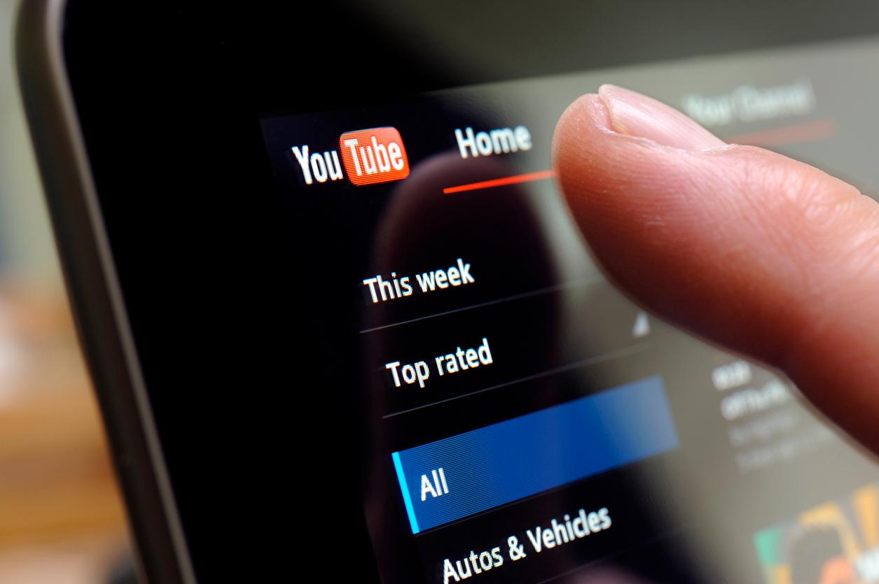 YouTube introduce i risultati di ricerca generati dall’IA YouTube introduce i risultati di ricerca generati dall’IA