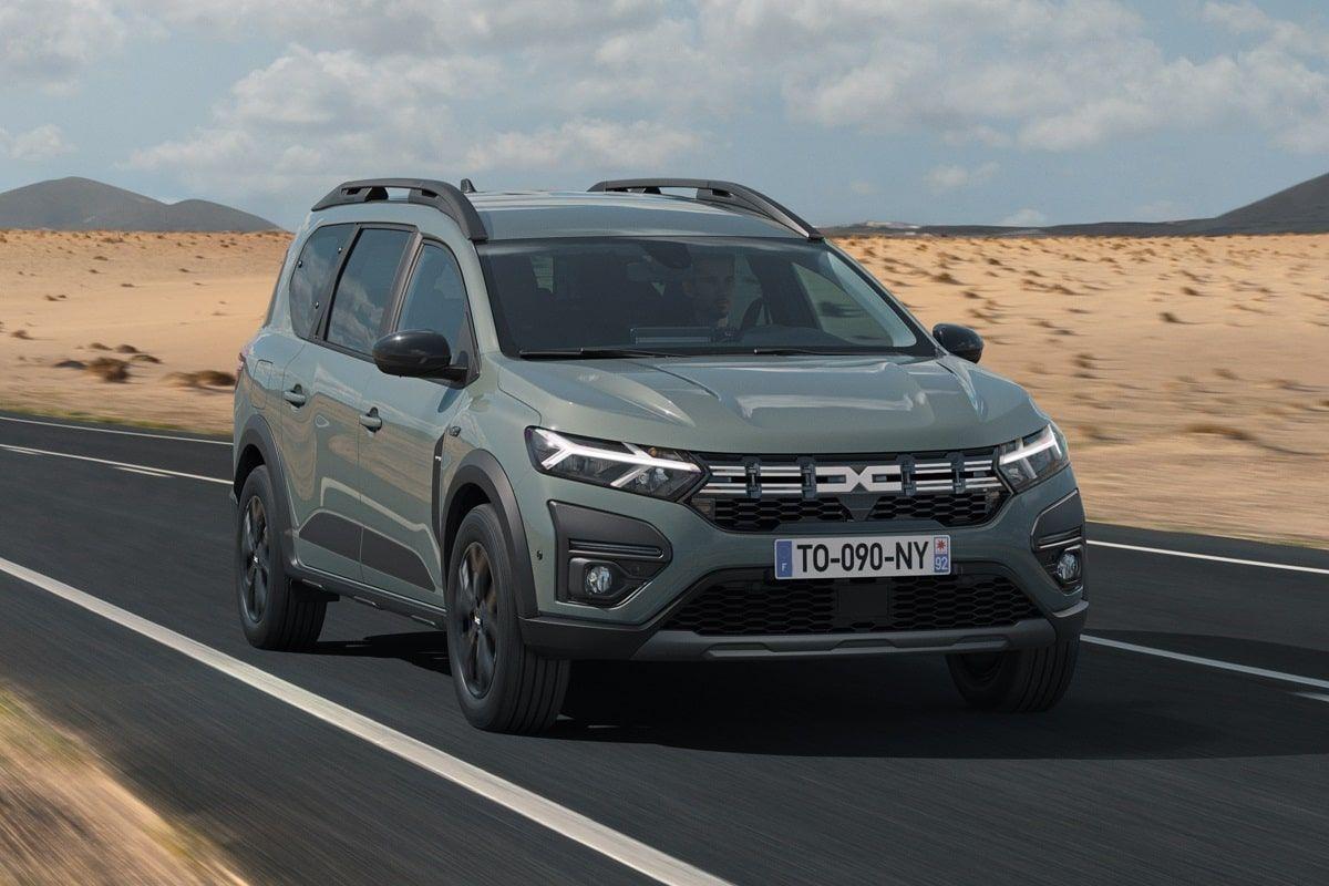 Dacia Jogger stupisce. Fino a sette posti e autonomia record Dacia Jogger stupisce. Fino a sette posti e autonomia record
