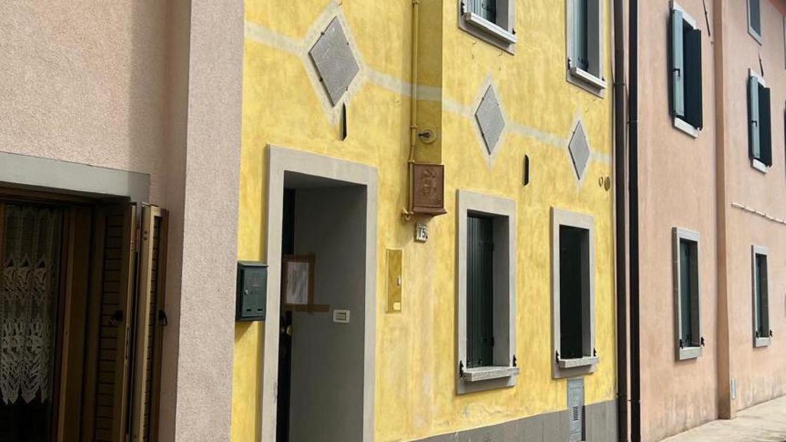Udine: uomo ucciso con le forbici, acido sul viso. Confessa la donna fermata