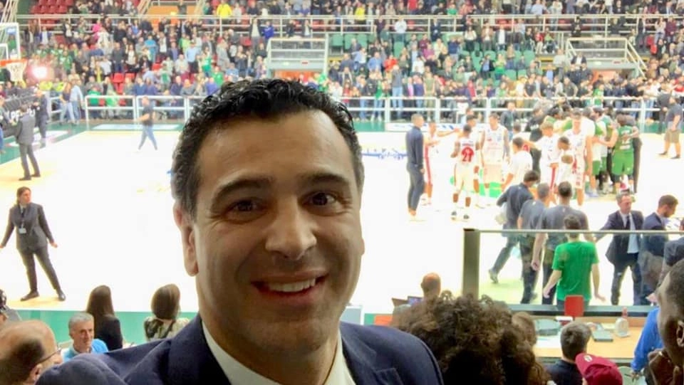 Gianluca Festa durante una partita della squadra di basket di Avellino (foto Facebook)