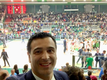 Chi è Gianluca Festa, l’ex sindaco con la passione per la squadra di basket di Avellino. Nell’inchiesta un “gioco” di appalti e sponsorizzazioni