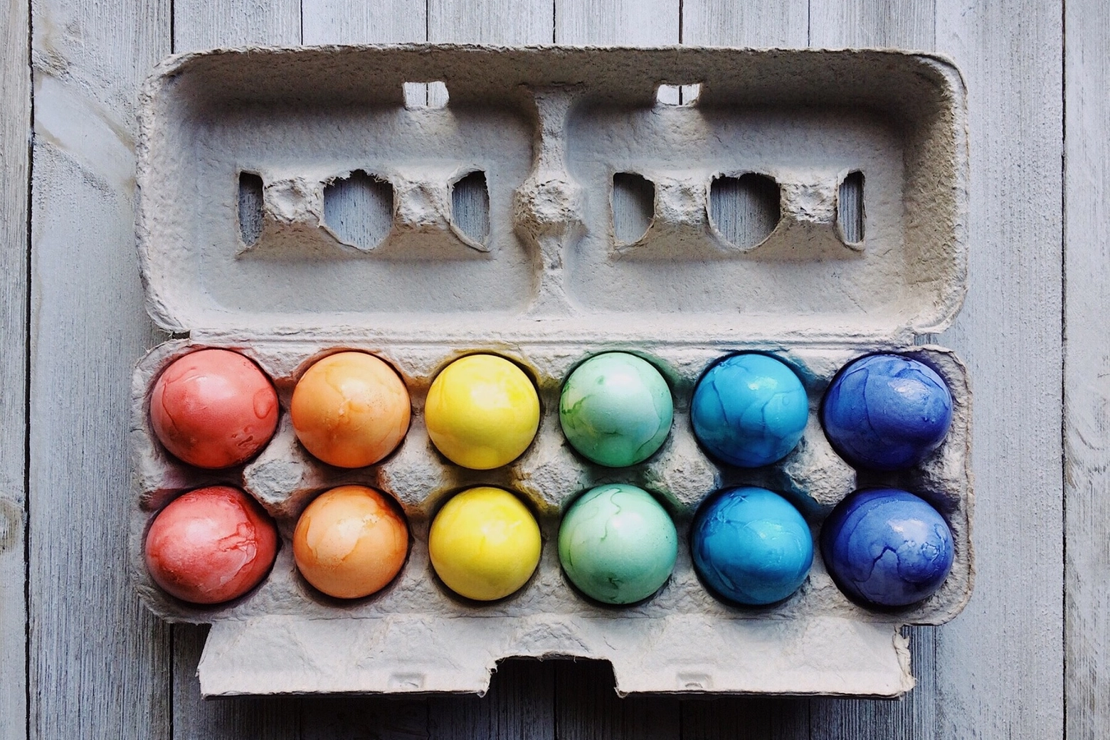 Le uova possono essere tranquillamente mangiate se colorate con pigmenti naturali di verdure o spezie